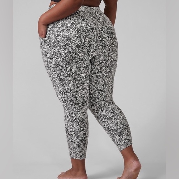 Athleta Salutation Stash Pocket II Textured 7/8 Tight - Picture 1 of 6